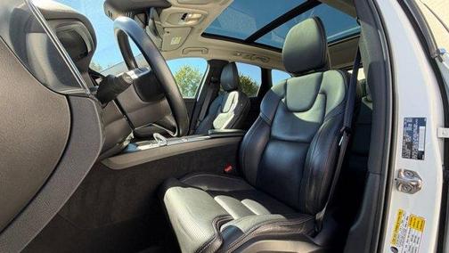 2022 Volvo XC60 B5 Inscription