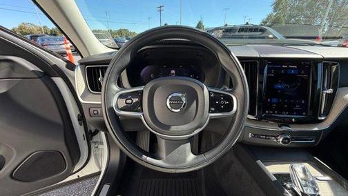 2022 Volvo XC60 B5 Inscription