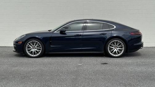 2018 Porsche Panamera 4
