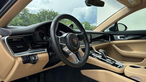 2018 Porsche Panamera 4