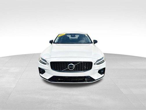 2025 Volvo S60 B5 Core