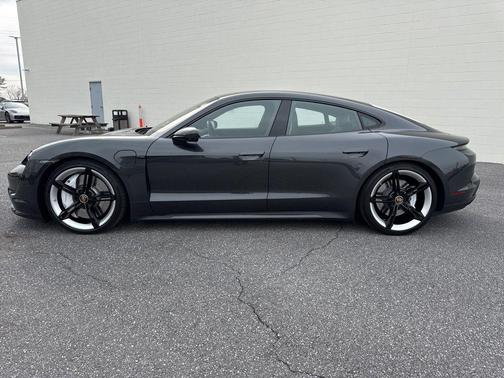 2020 Porsche Taycan Turbo