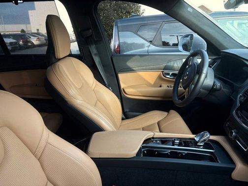 2024 Volvo XC90 B6 Ultimate Bright Theme 7-Seater