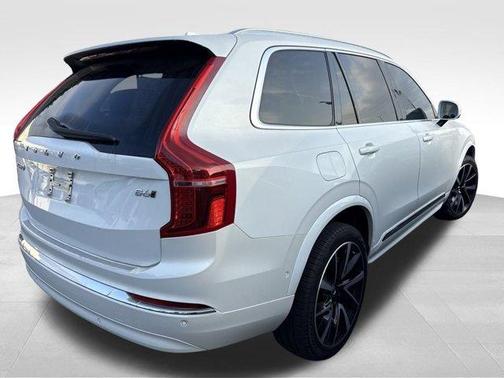 2024 Volvo XC90 B6 Ultimate Bright Theme 7-Seater