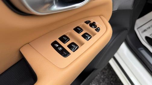 2024 Volvo XC90 B6 Ultimate Bright Theme 7-Seater