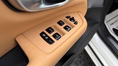 2024 Volvo XC90 B6 Ultimate Bright Theme 7-Seater