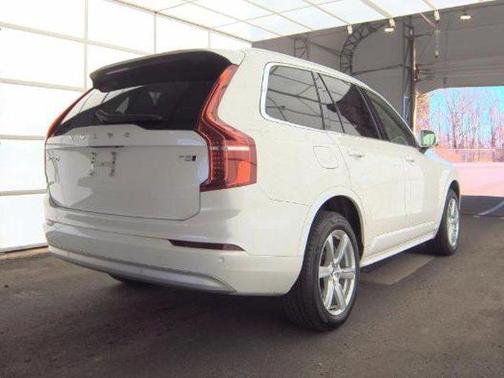 2022 Volvo XC90 T5 Momentum 7 Passenger