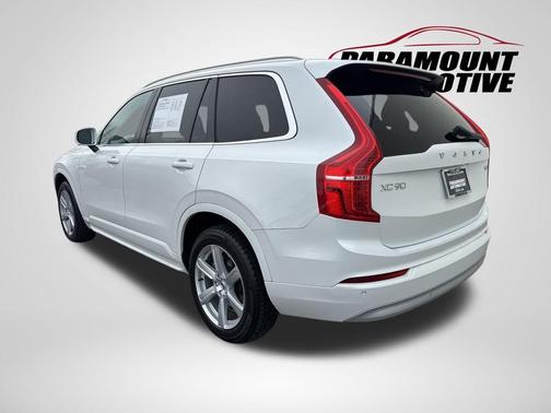 2022 Volvo XC90 T5 Momentum 7 Passenger