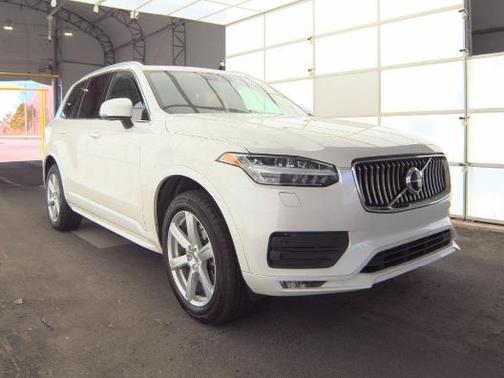 2022 Volvo XC90 T5 Momentum 7 Passenger