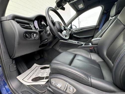 2024 Porsche Macan Base (PDK)