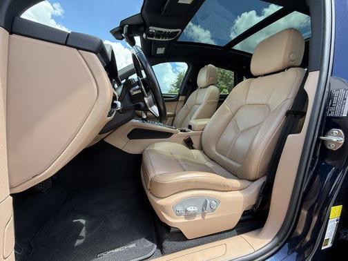 2021 Porsche Macan Base