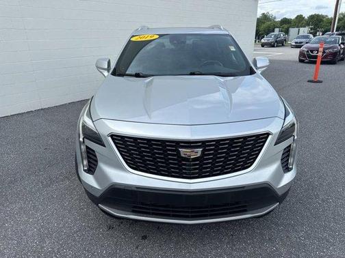 Radiant Silver Metallic 2019 Cadillac XT4 Premium Luxury