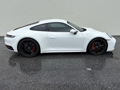 2022 Porsche 911 Carrera 4 GTS