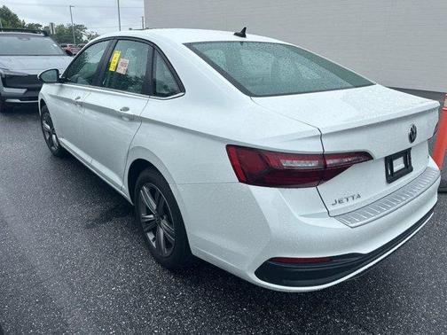 Opal White Pearl Effect 2023 Volkswagen Jetta 1.5T SE