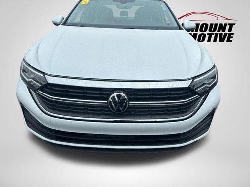 Opal White Pearl Effect 2023 Volkswagen Jetta 1.5T SE