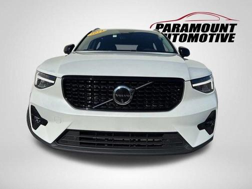 2024 Volvo XC40 B5 Plus Dark Theme