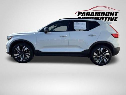 2024 Volvo XC40 B5 Plus Dark Theme