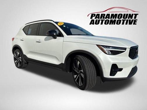 2024 Volvo XC40 B5 Plus Dark Theme