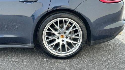 2018 Porsche Panamera Base