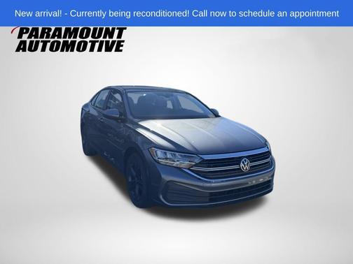 Platinum Gray Metallic 2024 Volkswagen Jetta 1.5T SE