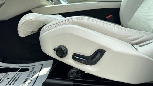 2025 Volvo XC60 B5 Ultra