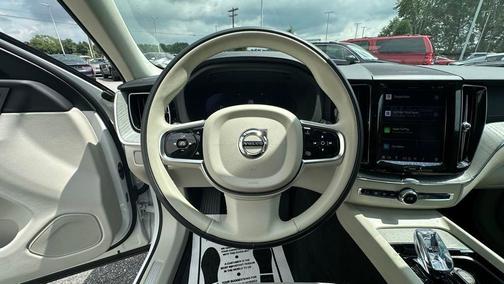 2025 Volvo XC60 B5 Ultra