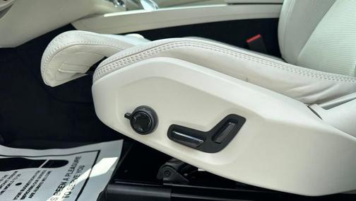 2025 Volvo XC60 B5 Ultra