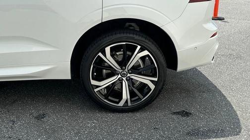 2025 Volvo XC60 B5 Ultra