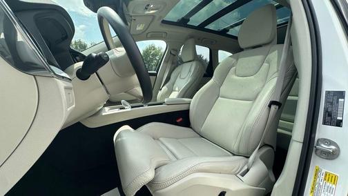 2025 Volvo XC60 B5 Ultra