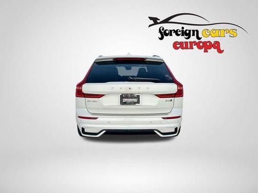 2022 Volvo XC60 B6 R-Design