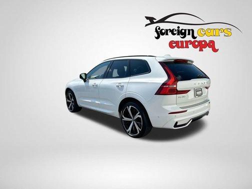 2022 Volvo XC60 B6 R-Design