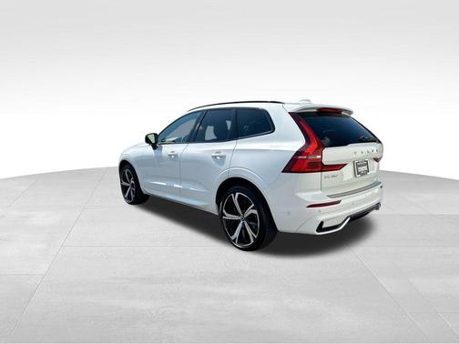 2022 Volvo XC60 B6 R-Design