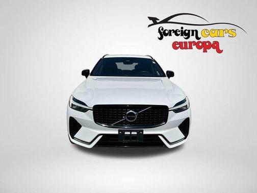 2022 Volvo XC60 B6 R-Design