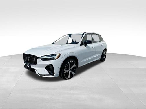 2022 Volvo XC60 B6 R-Design
