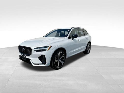 2022 Volvo XC60 B6 R-Design
