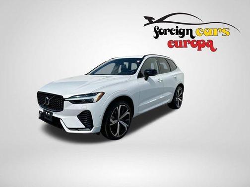 2022 Volvo XC60 B6 R-Design