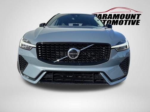 2023 Volvo XC60 B5 Ultimate Dark Theme