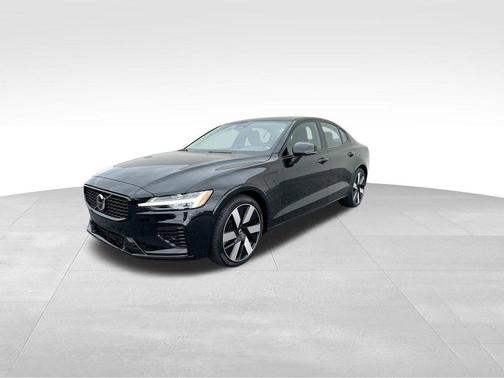 2024 Volvo S60 Recharge Plug-In Hybrid T8 Plus Dark Theme