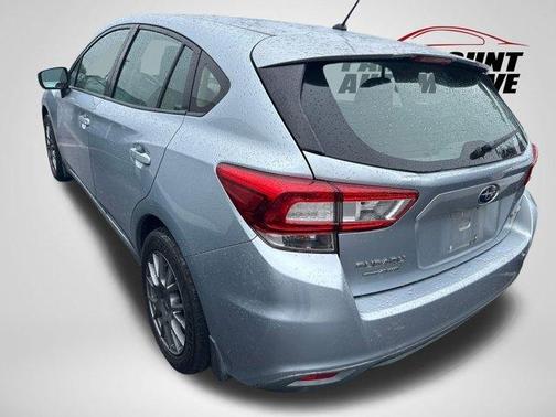 Ice Silver Metallic 2017 Subaru Impreza 2.0i
