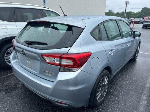 Ice Silver Metallic 2017 Subaru Impreza 2.0i