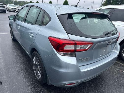 Ice Silver Metallic 2017 Subaru Impreza 2.0i