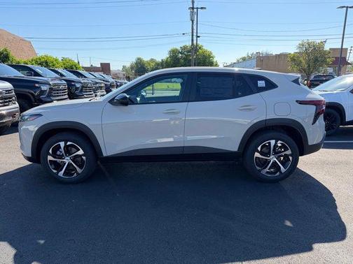Summit White 2026 Chevrolet Trax FWD 1RS