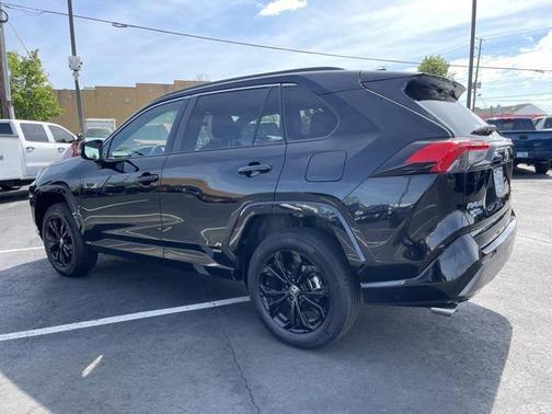 2022 Toyota RAV4 Hybrid SE