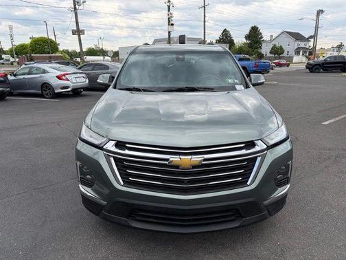 Silver Sage Metallic 2023 Chevrolet Traverse LT Leather