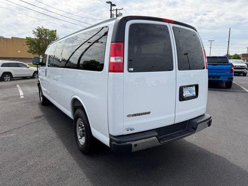 Summit White 2025 Chevrolet Express 3500 RWD 3500 Extended Wheelbase LT