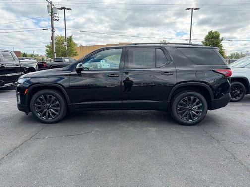 Mosaic Black Metallic 2023 Chevrolet Traverse RS