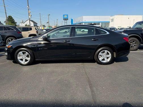 Mosaic Black Metallic 2024 Chevrolet Malibu FWD 1LT