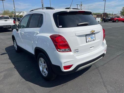 Summit White 2021 Chevrolet Trax LT