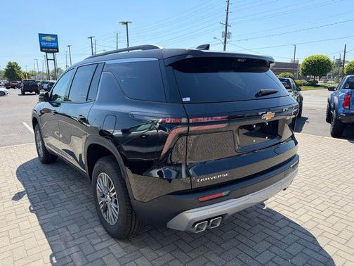Mosaic Black Metallic 2026 Chevrolet Traverse LT