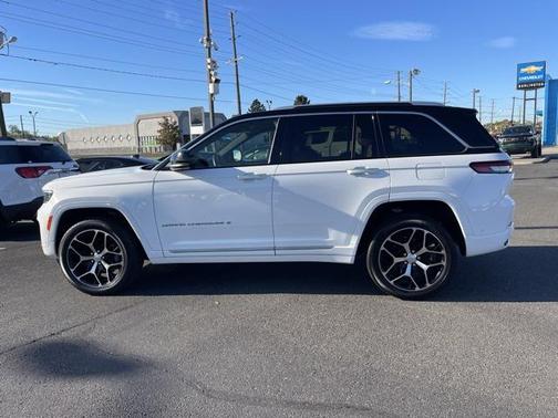 2023 Jeep Grand Cherokee Summit